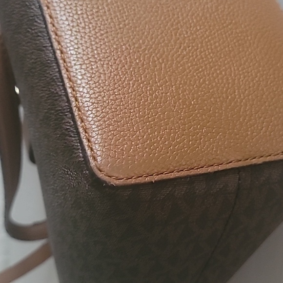 Michael Kors Monogram Signature Brown and Acorn XL Tote - Picture 3 of 13